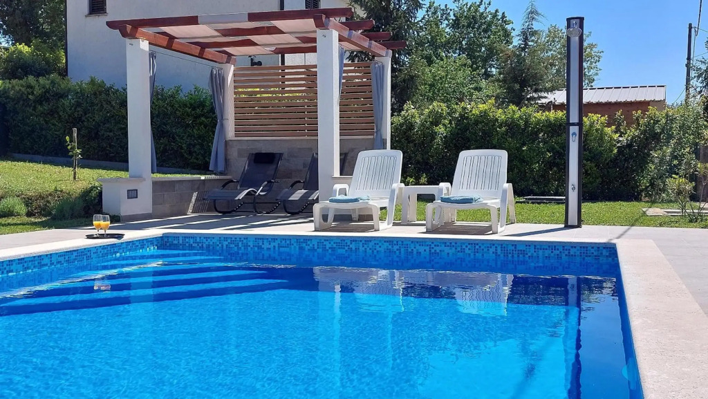 Villa Amoena with Pool and Sauna