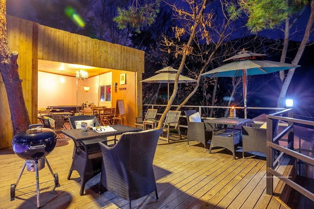 Harbor House poolvilla couple