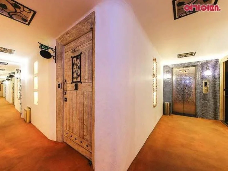 Moon Hotel