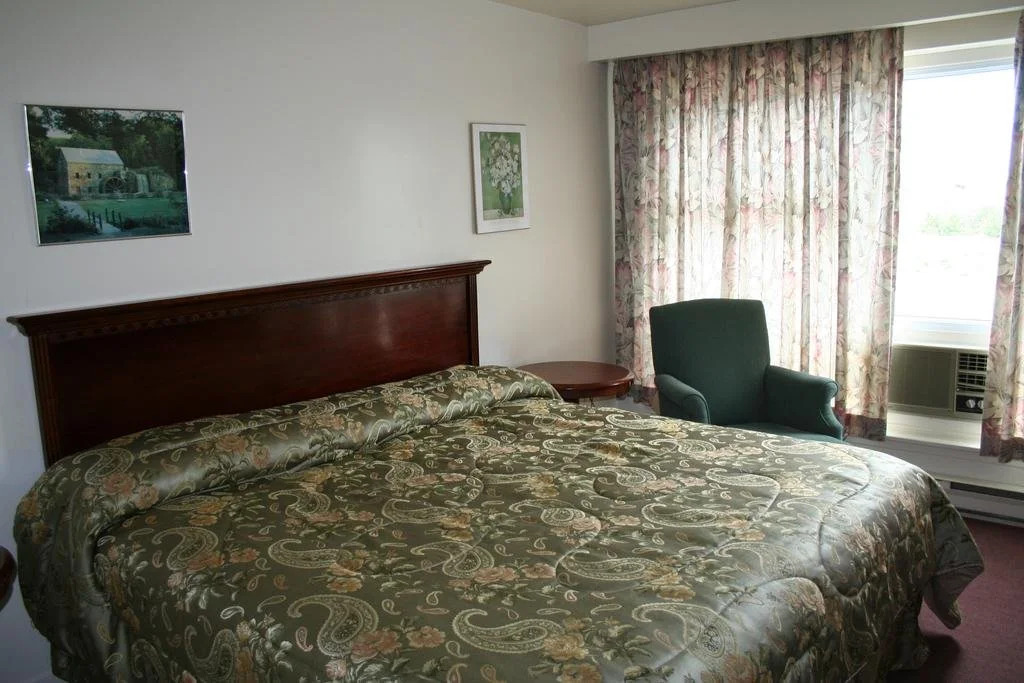 Motel 400 & Suites