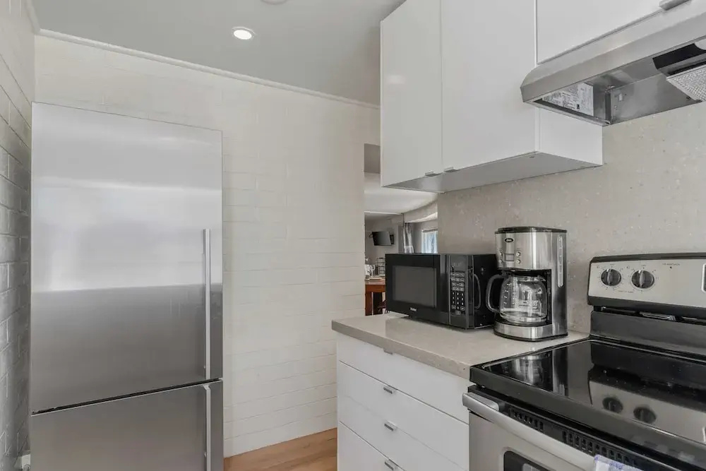 Sleeps 10, Luxe 2 Homes Malibu Hills Retreat Cielo Estate by Avantstay