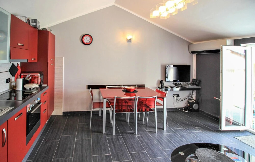 Beautiful Apartment in Mandre With 2 Bedrooms, Wifi and Indoor Swimming Pool