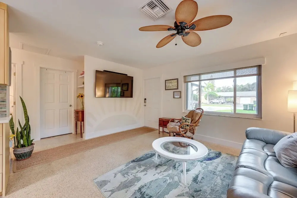 Sunny Florida Escape w/ Patio, Grill & Fire Pit!