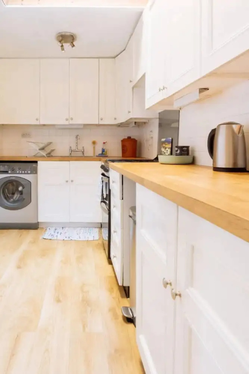 Charming 3 Bedroom Apartment in the Heart of Vibrant Old Town