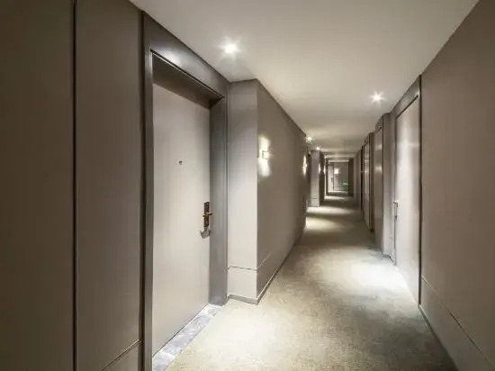 Home Inn Selected (Chengdu West China Hospital, Wuhouci Metro Station)