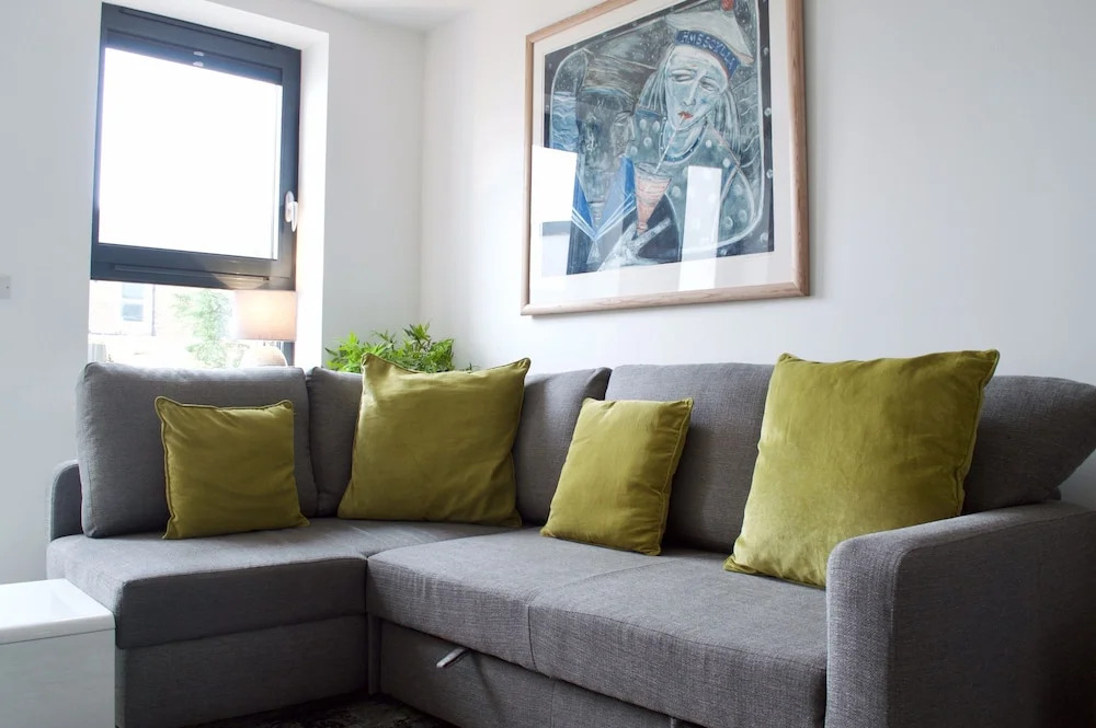 Central 2 Bedroom Apartment With Free Parking