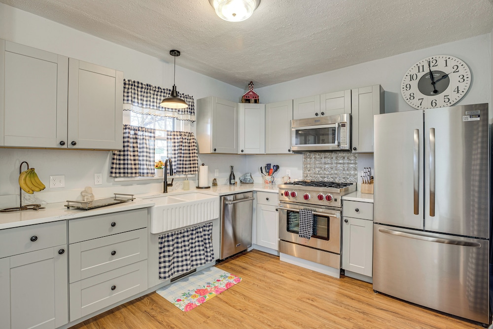 1 Blk to Main St! Crystal Connection Montrose Home