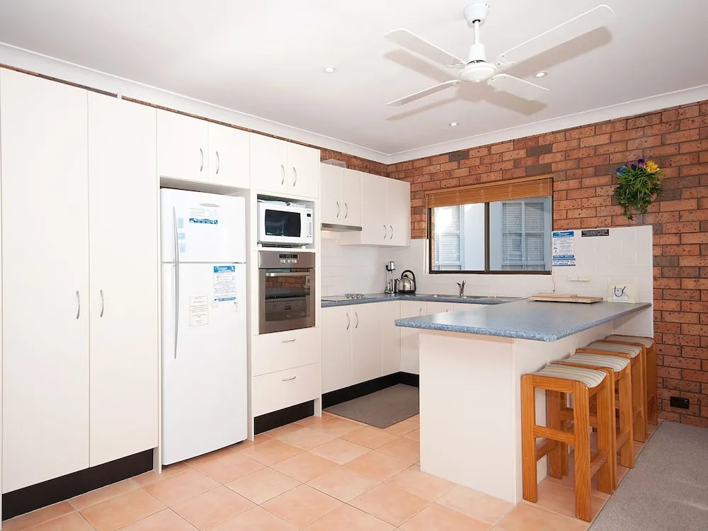 Crystal Waters, 2/79 Foreshore Drive