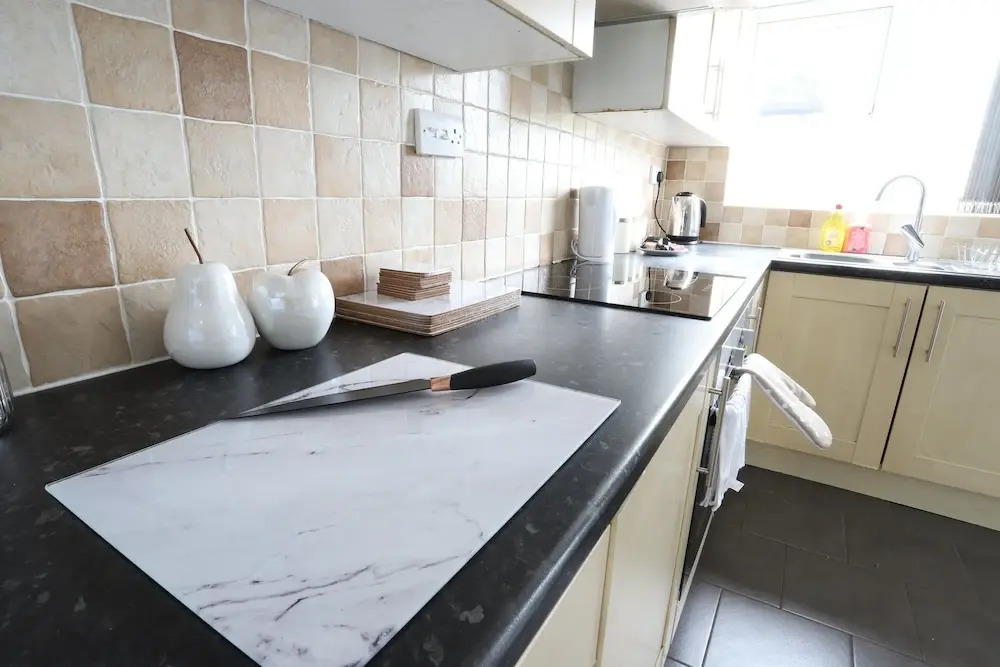 EasyTravel NEC Airport 3 Beds House