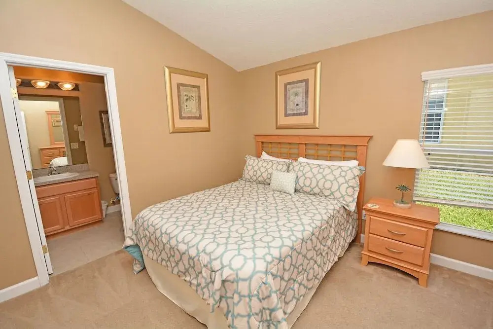 345 Woodward Place 4 Br villa by RedAwning