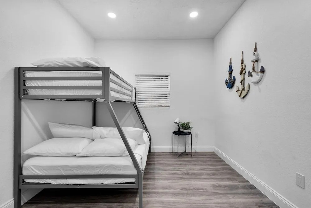 Modern & Cozy 5BD House in Buenavista