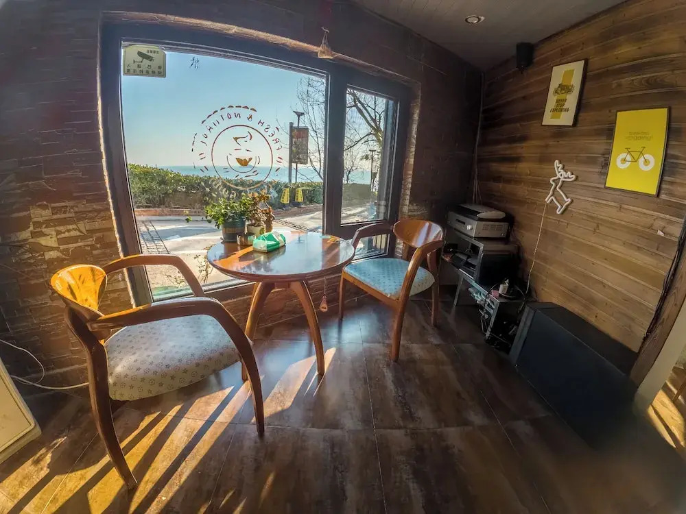 Laoshan Swan Castle Vacation Garden B&B
