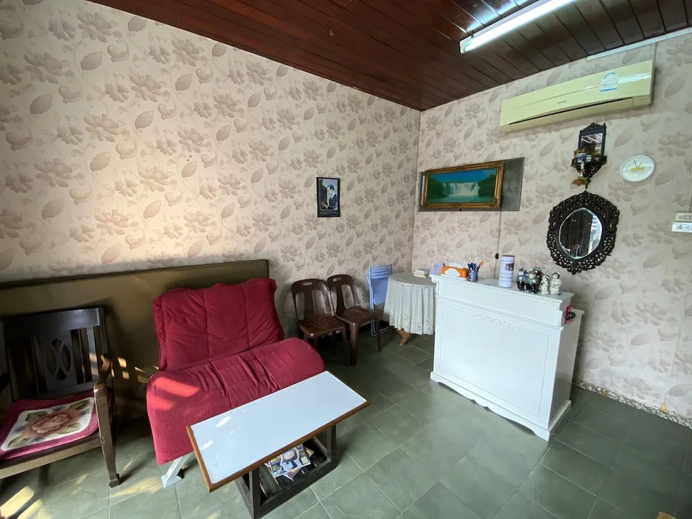 Oyo 699 Mon Hostel