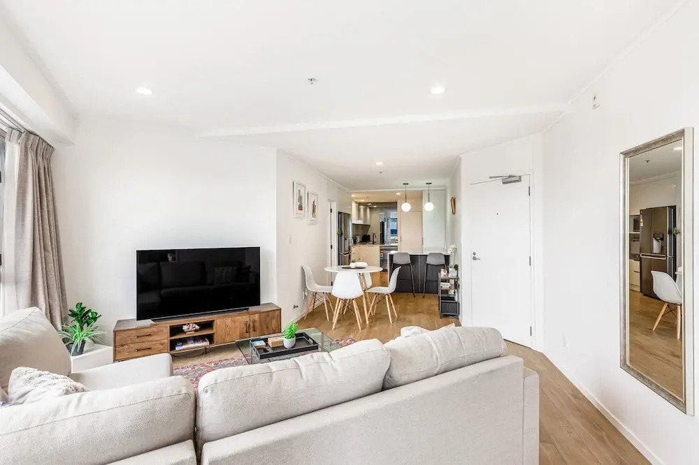 Central CBD Apt | Balcony & Style | Zodiak Stays