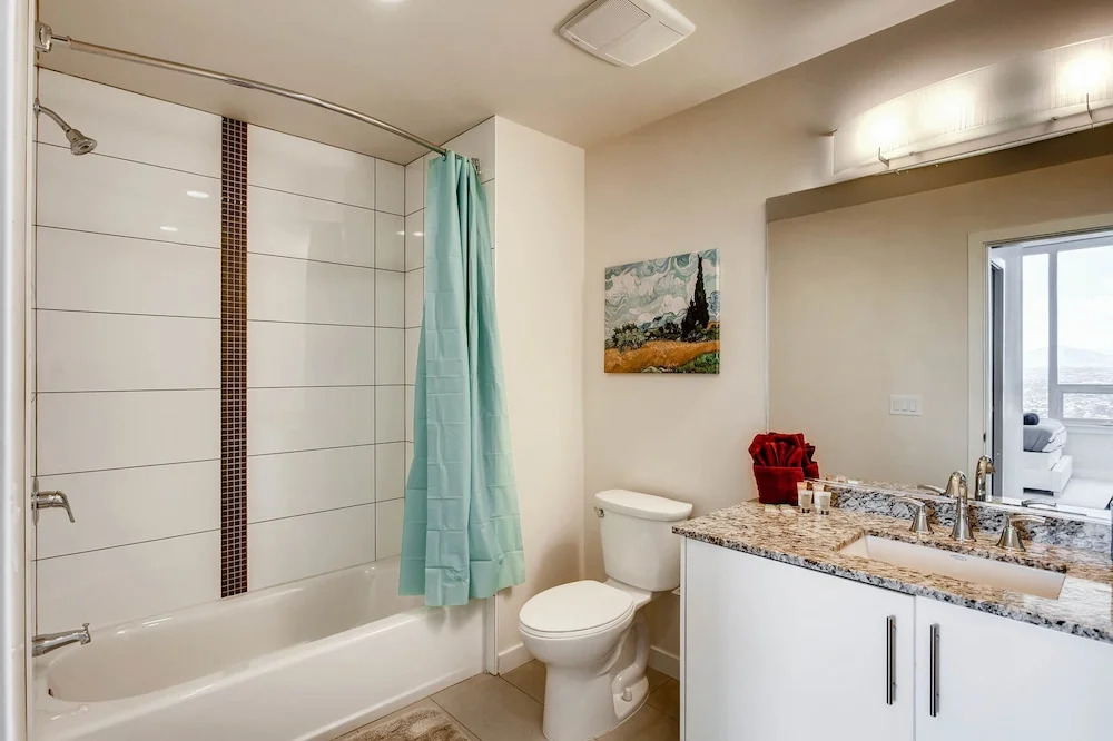 Executive Suite 2BR2BA Convention Center