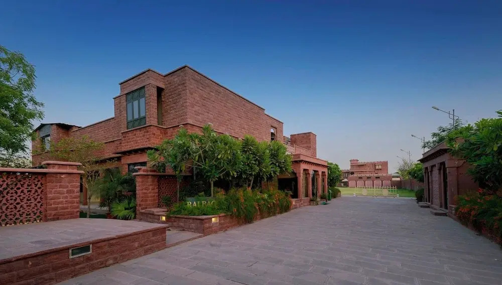 TreeHouse Rajbagh