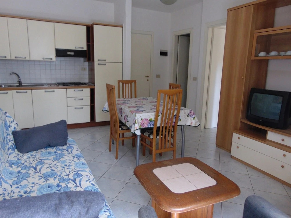Cozy Apartment 150m From the sea