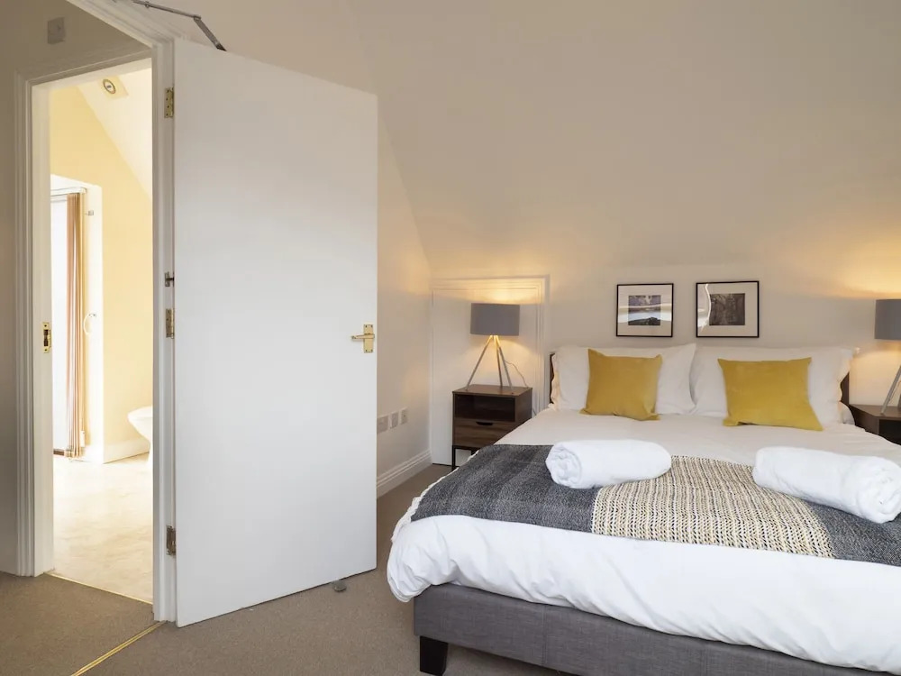 Host & Stay - Kings Corner