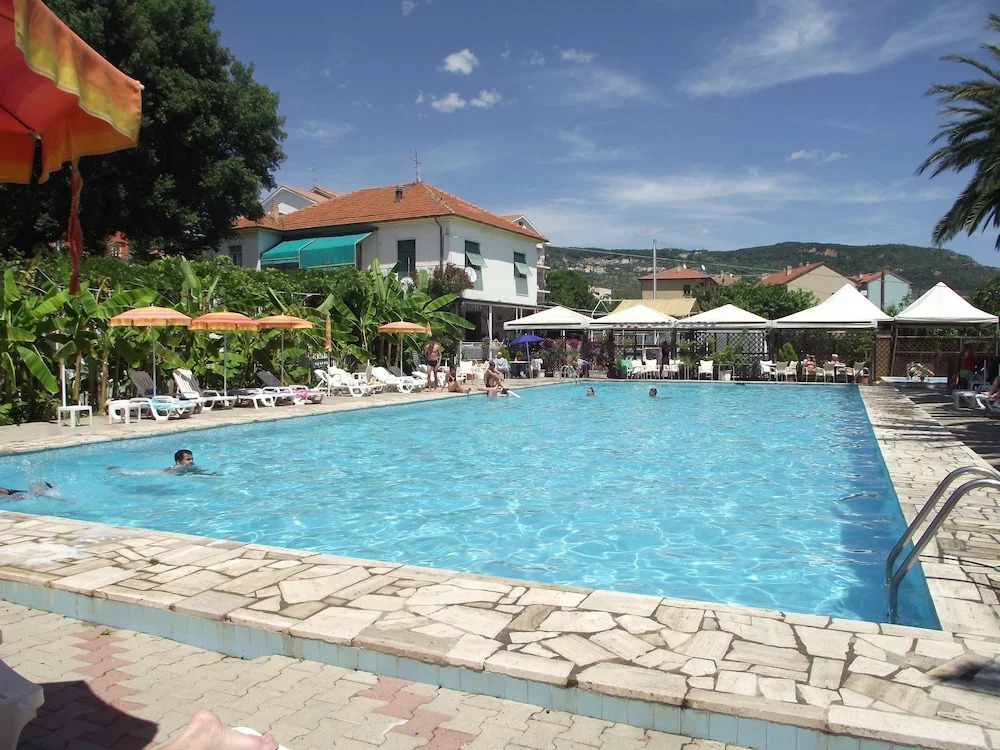 Apartments with Terrace or Balcony Overlooking the Sea