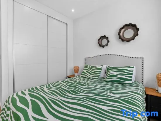 Penthouse with private rooftop & pool in Torrevieja