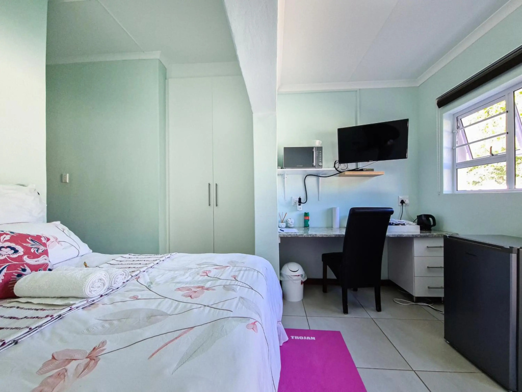 H G Deluxe Room