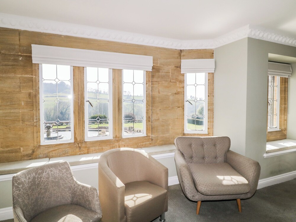 Harcombe House Rooms - First Floor Single