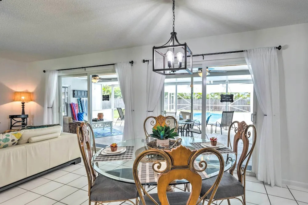 'tropical Landing' Stuart Home w/ Pool + Grill!