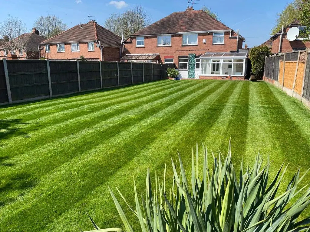 Orion House - sleeps 6, driveway, garden