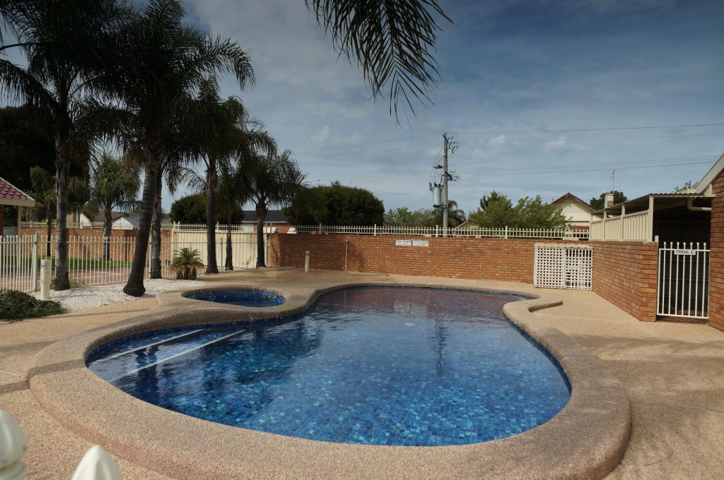 Addison Motor Inn