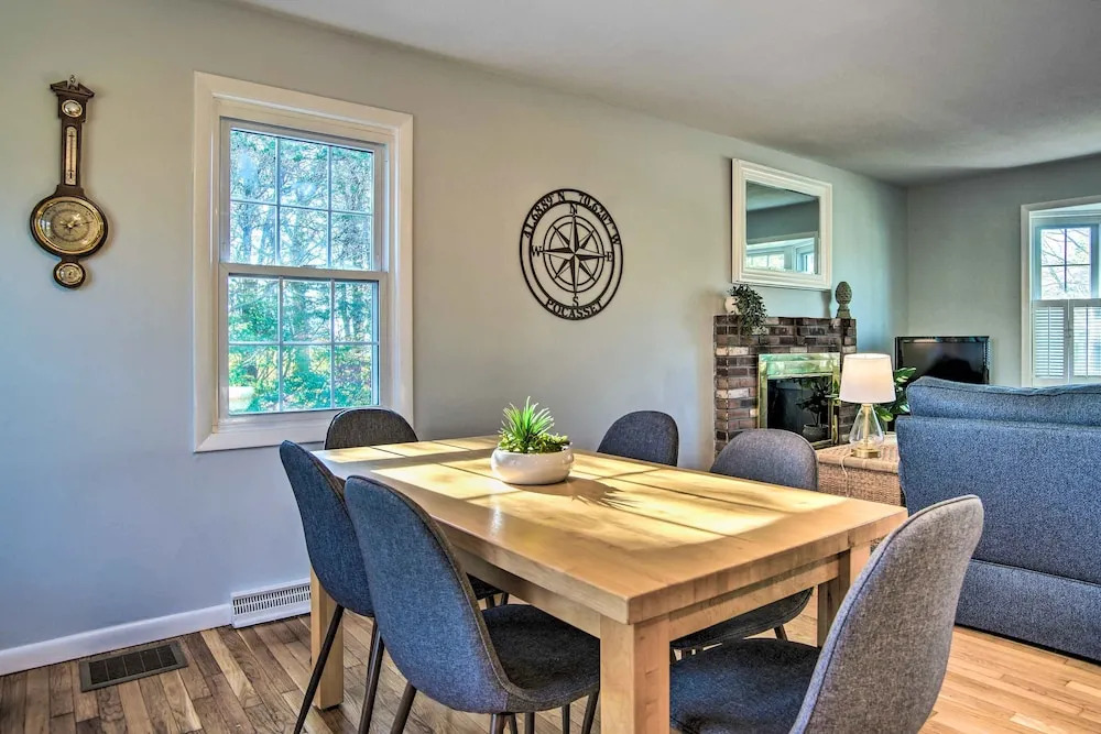 Hen Cove Home w/ Wood Deck - Walk to Beaches!