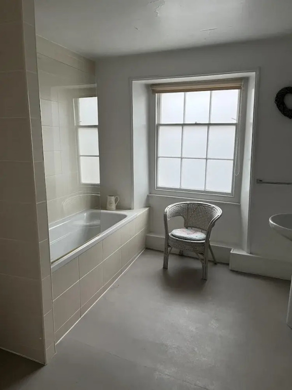 The Castle Tavern Pub & Guest Rooms