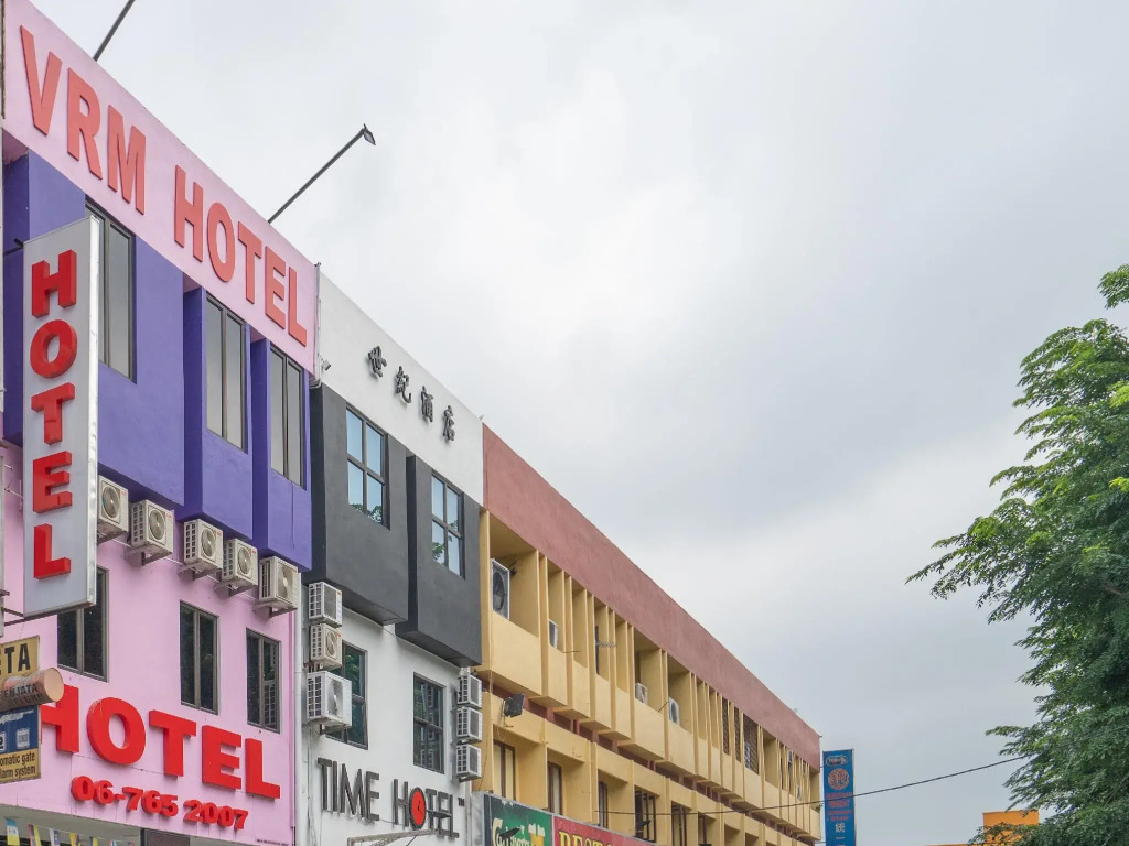OYO 44093 VRM Hotel