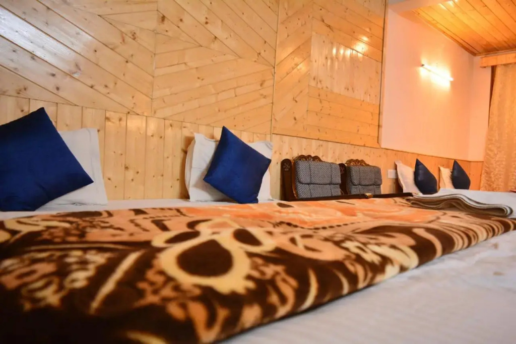 Hotel Neelgiri - Manali Diaries