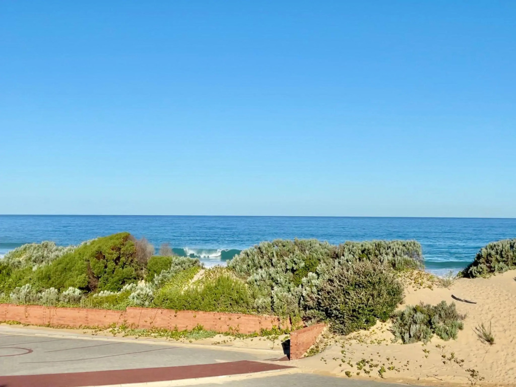 8 Settler Sands Beachfront Accommodation Sea View