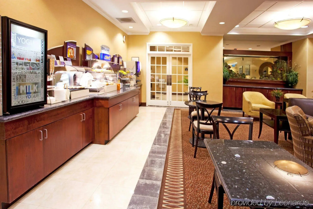 Holiday Inn Express & Suites Columbus at Northlake by IHG