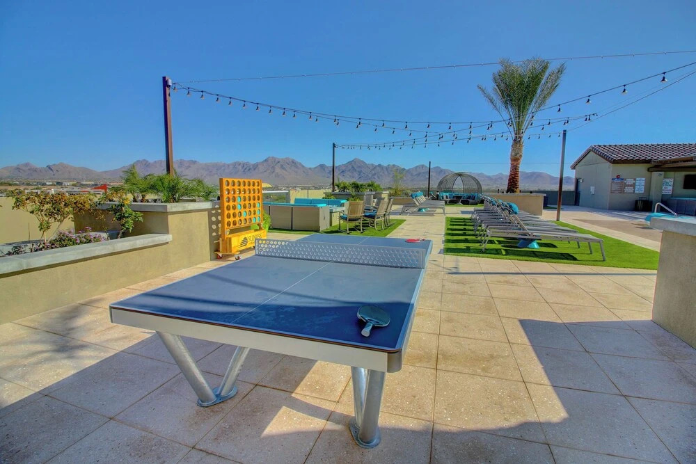 Rooftop Pool with Views-King Beds-Parking 1123