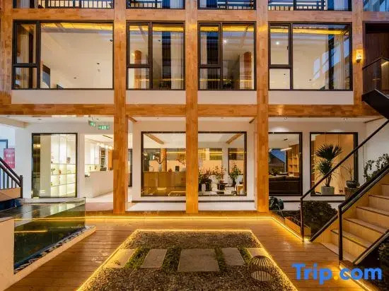 Shangri-La Yuemengyaju Homestay