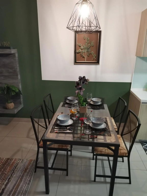 HIJAU Geniehome 2BR1studio Free 99mbps WIFI and Carpark at Utropolis Shah Alam