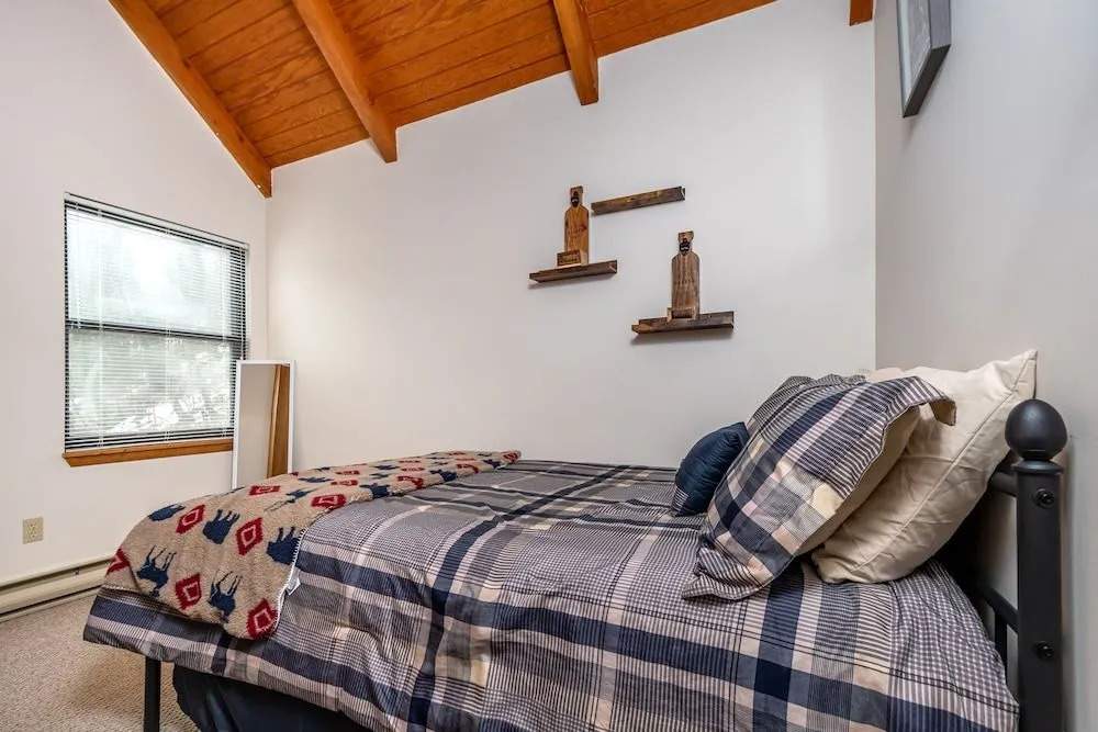 Mountain Ridge Nest