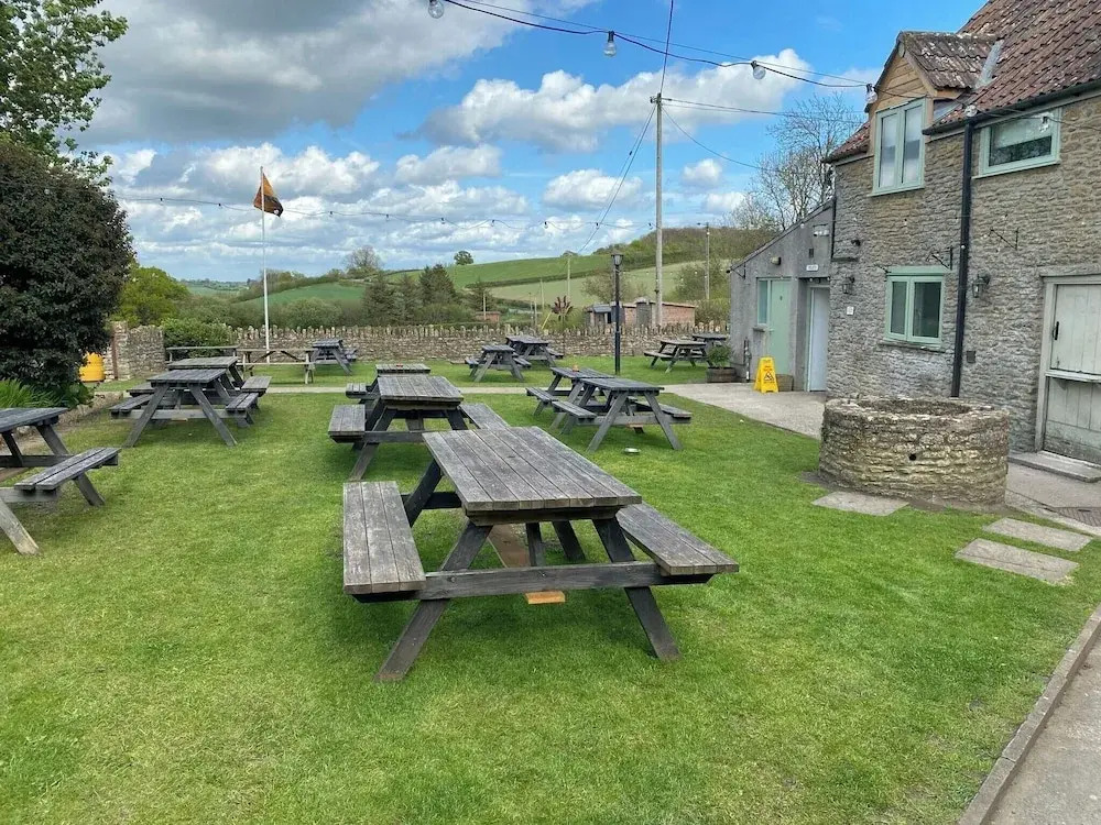 Tuckers Grave Inn - Historic Inn & Cider Pub
