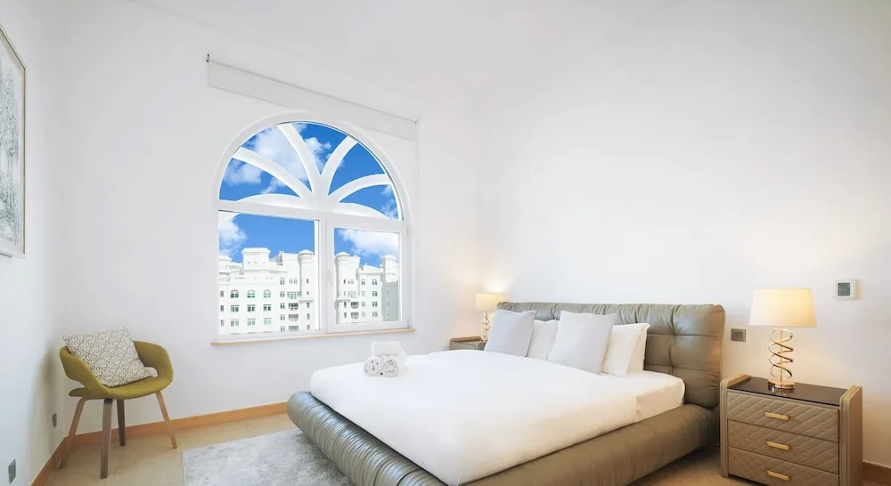 LUX The Shoreline Penthouse Suite