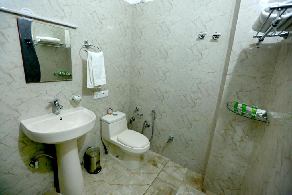 OYO Premium Tapovan 1
