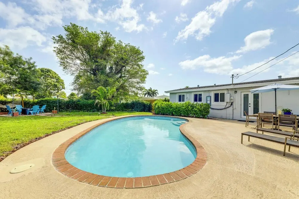 Lake Worth Retreat w/ Fire Pit: 5 Mi to Beaches!