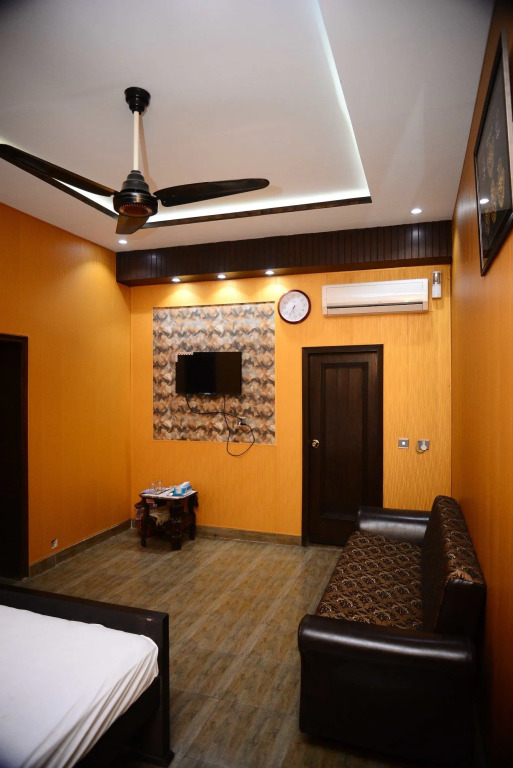 Hotel 12J