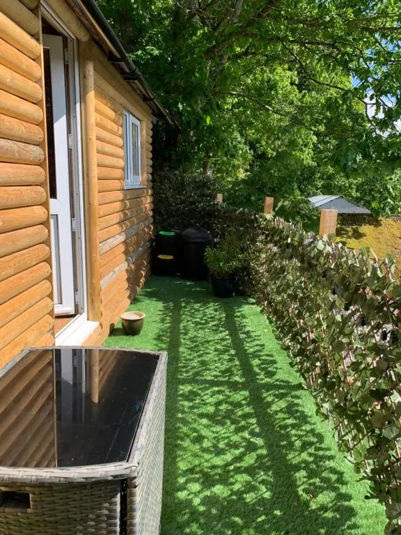 1 bedroom woodland cabin