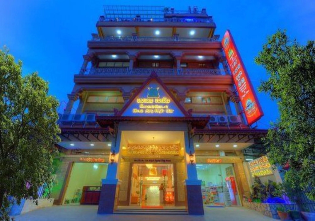 Seventh Heaven Hotel and High Bar