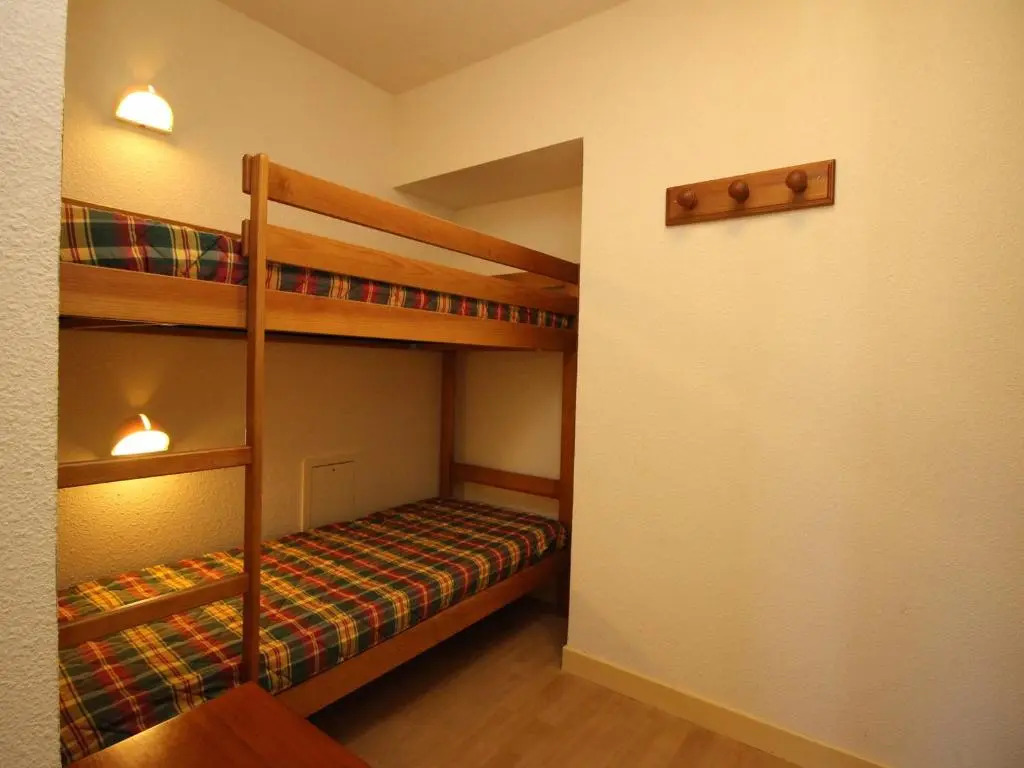 Appartement La Bourboule, 2 pièces, 5 personnes - FR-1-608-56