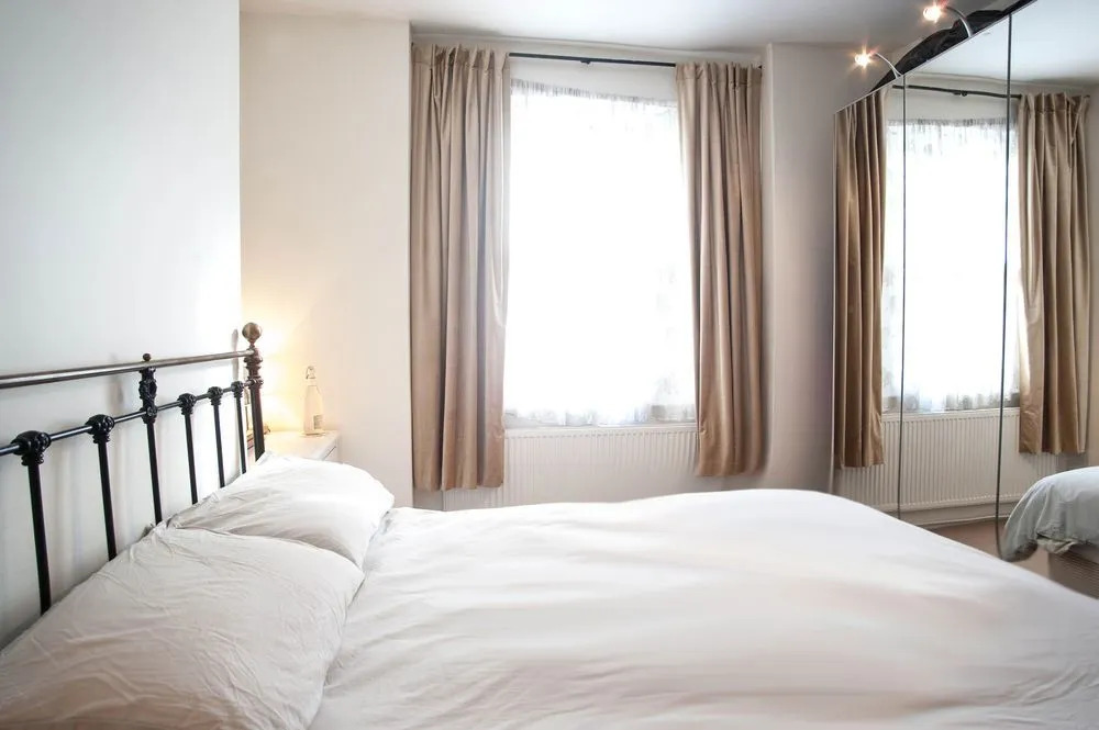Veeve - Victorian Riverside