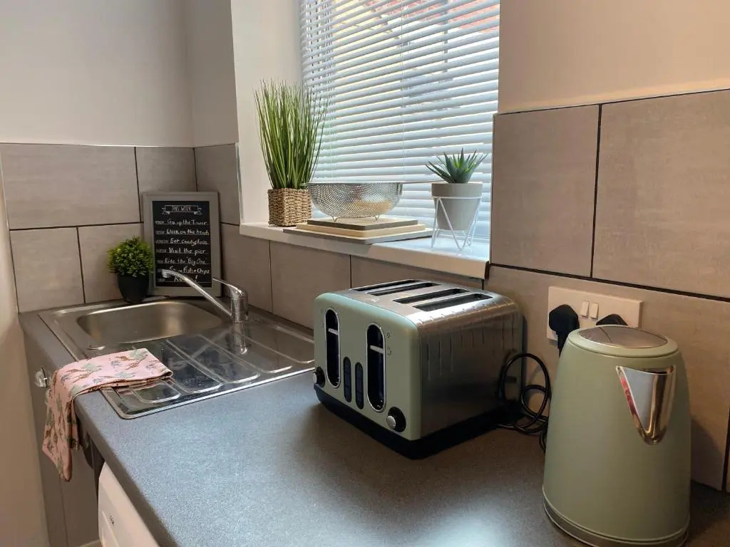 Blackpool Sleepover Apartment 1 Free Parking Sleeps 6
