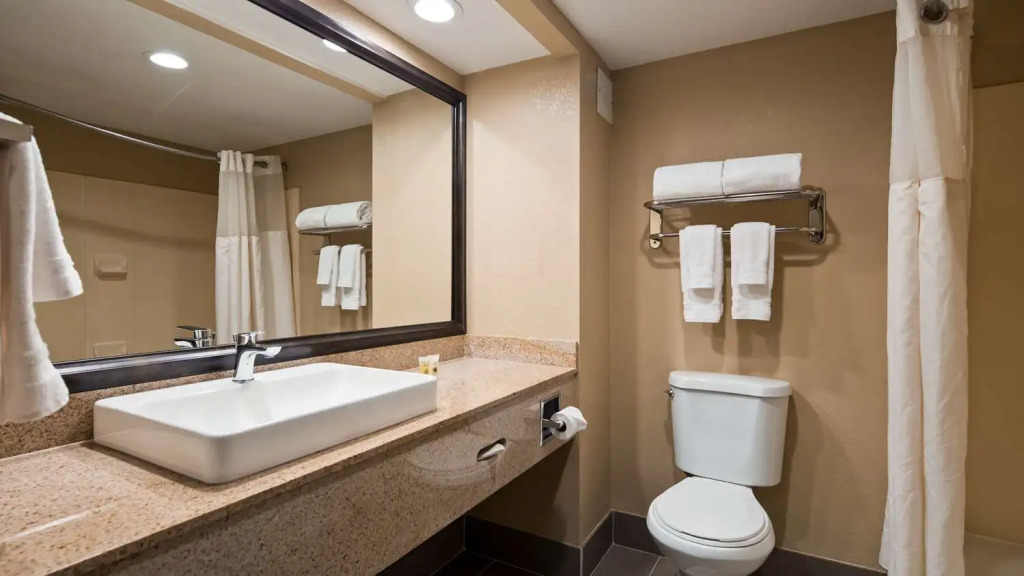Best Western Airport Inn & Suites